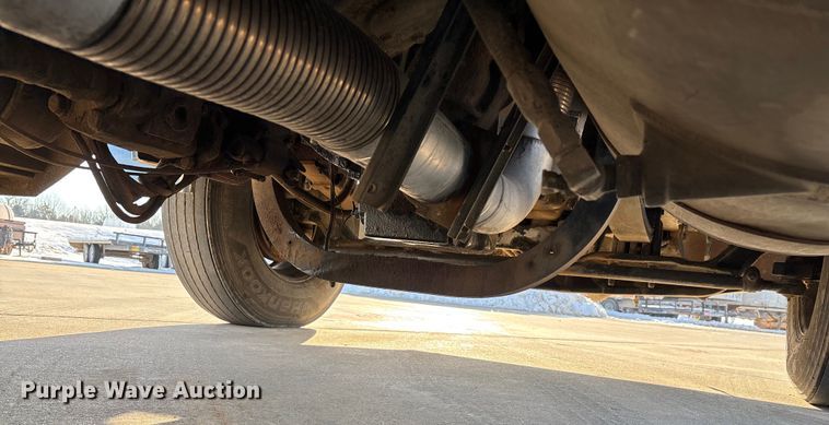 image for item FG0057 2005 Peterbilt 378 semi truck