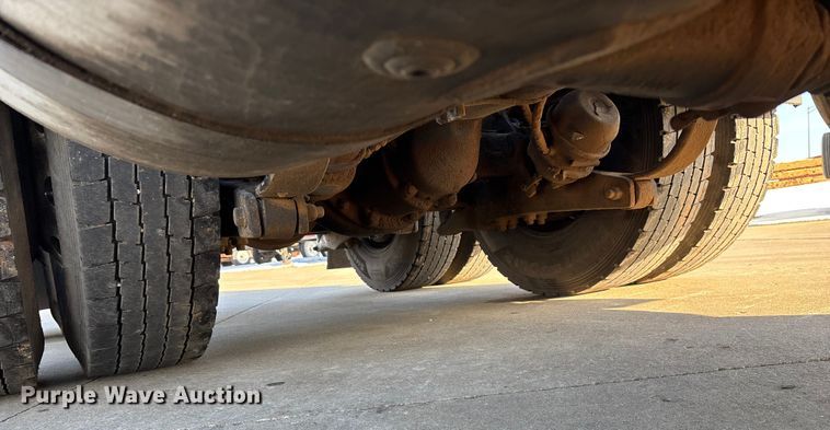 image for item FG0057 2005 Peterbilt 378 semi truck