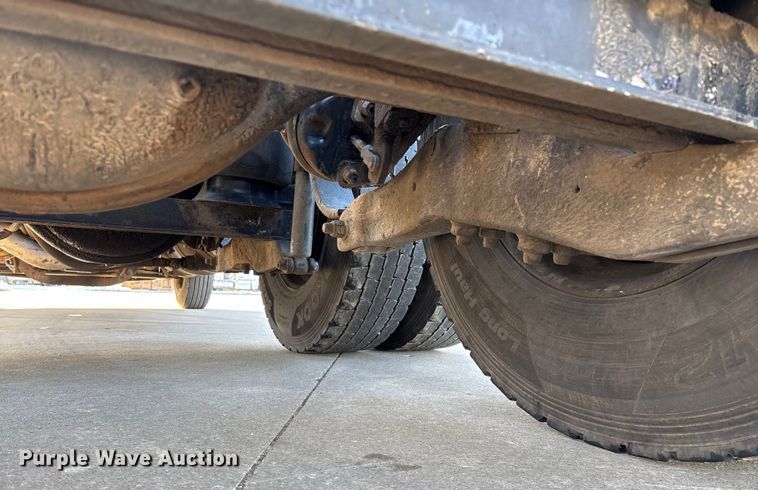 image for item FG0057 2005 Peterbilt 378 semi truck