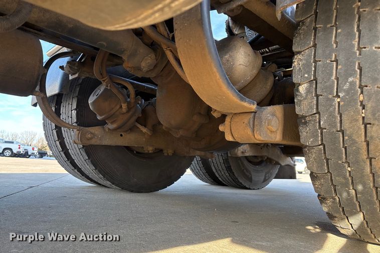 image for item FG0057 2005 Peterbilt 378 semi truck