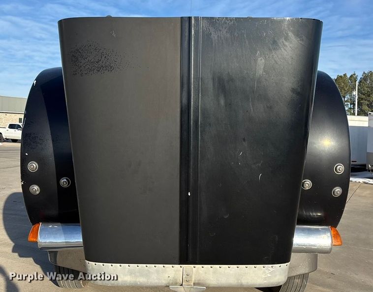 image for item FG0057 2005 Peterbilt 378 semi truck