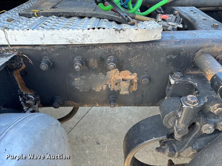 image for item FG0057 2005 Peterbilt 378 semi truck