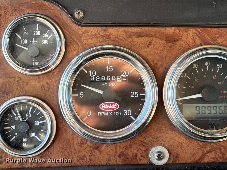 image for item FG0057 2005 Peterbilt 378 semi truck