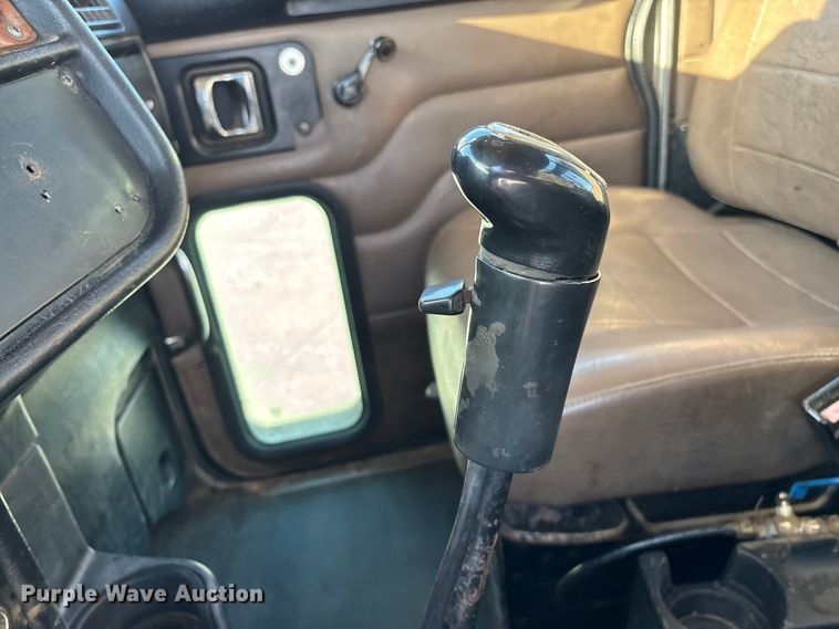 image for item FG0057 2005 Peterbilt 378 semi truck