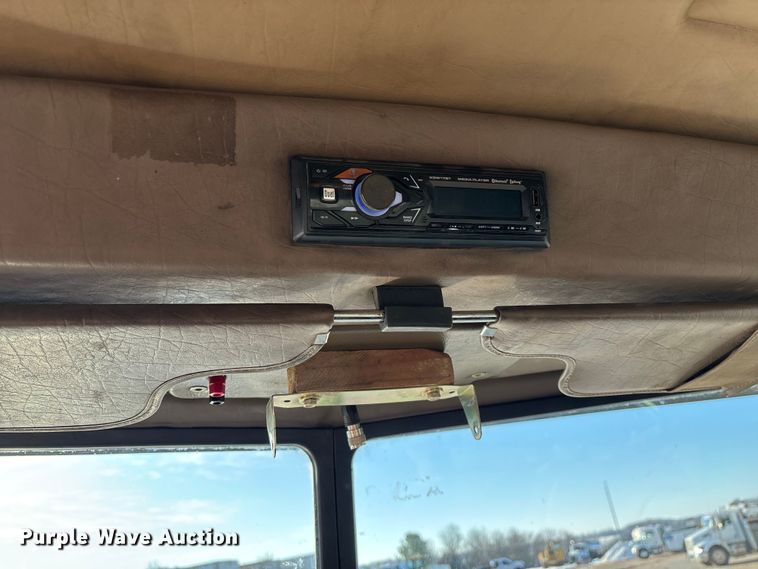 image for item FG0057 2005 Peterbilt 378 semi truck