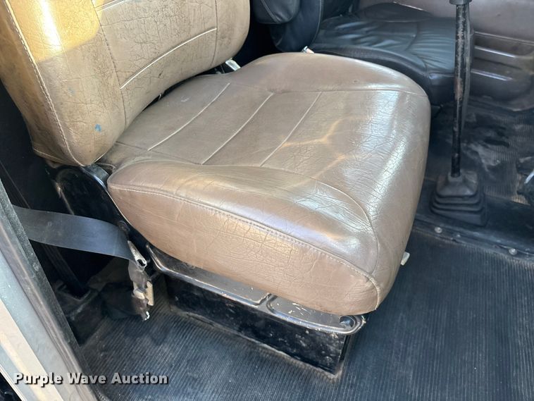 image for item FG0057 2005 Peterbilt 378 semi truck