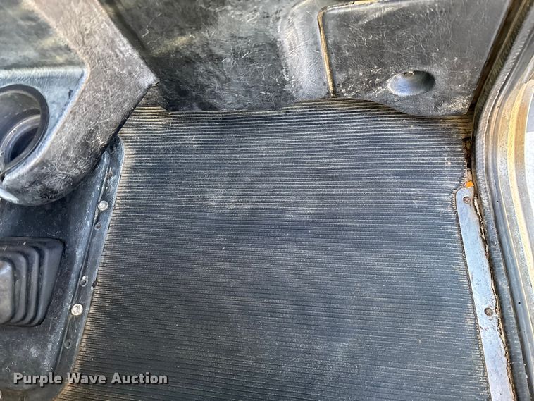 image for item FG0057 2005 Peterbilt 378 semi truck