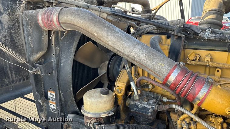 image for item FG0057 2005 Peterbilt 378 semi truck