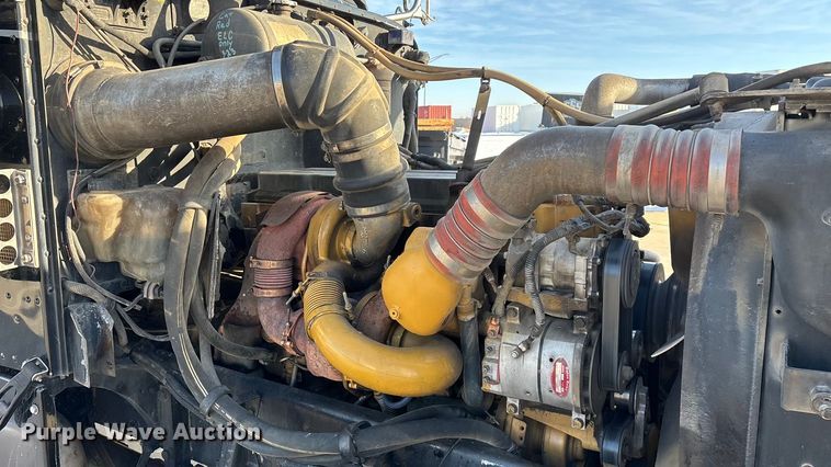 image for item FG0057 2005 Peterbilt 378 semi truck