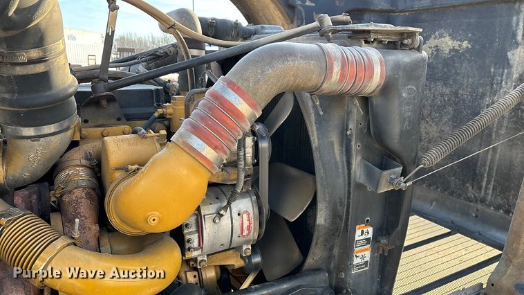 image for item FG0057 2005 Peterbilt 378 semi truck