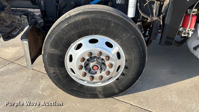 image for item FG0057 2005 Peterbilt 378 semi truck