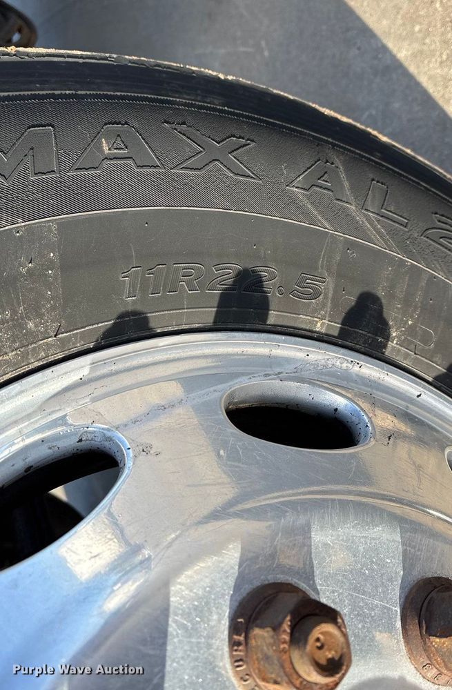 image for item FG0057 2005 Peterbilt 378 semi truck