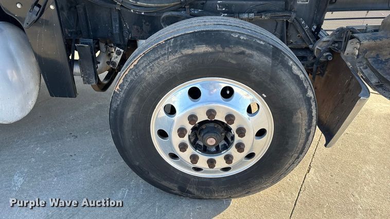 image for item FG0057 2005 Peterbilt 378 semi truck