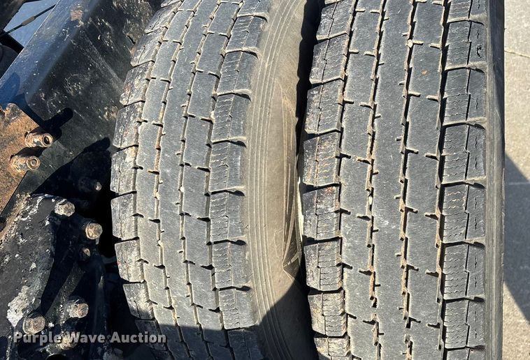 image for item FG0057 2005 Peterbilt 378 semi truck