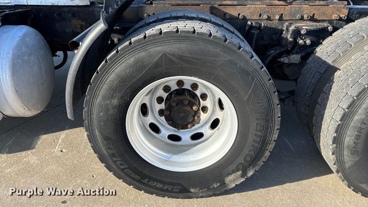 image for item FG0057 2005 Peterbilt 378 semi truck