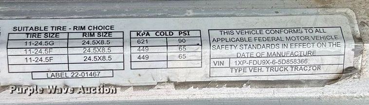 image for item FG0057 2005 Peterbilt 378 semi truck