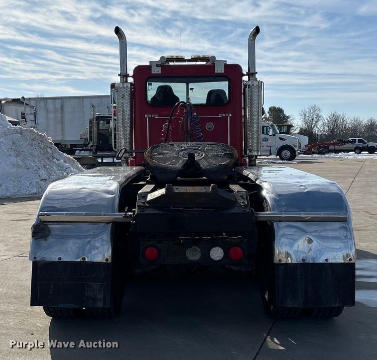 image for item FG0059 1997 Peterbilt 379 semi truck