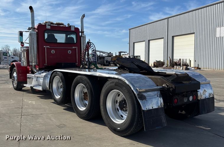 image for item FG0059 1997 Peterbilt 379 semi truck