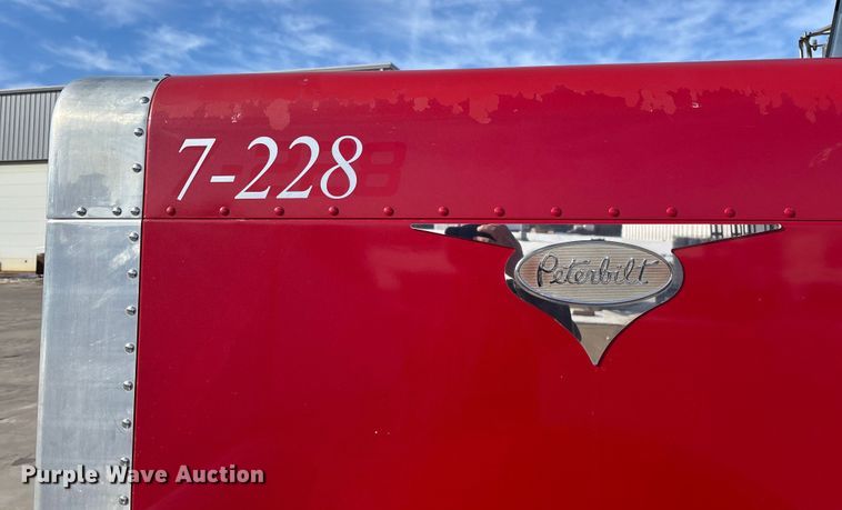 image for item FG0059 1997 Peterbilt 379 semi truck