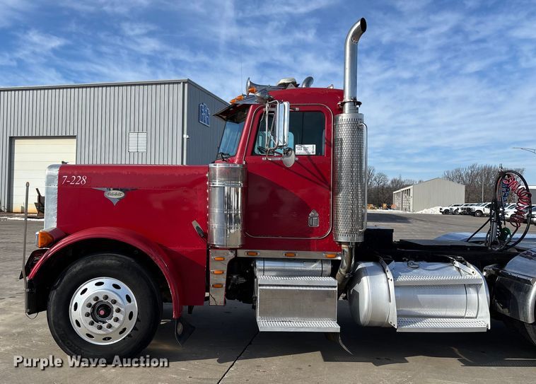 image for item FG0059 1997 Peterbilt 379 semi truck