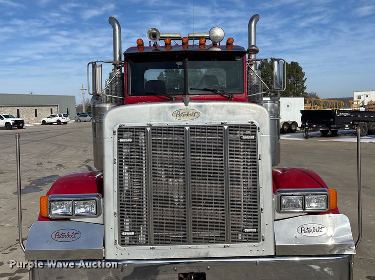 image for item FG0059 1997 Peterbilt 379 semi truck