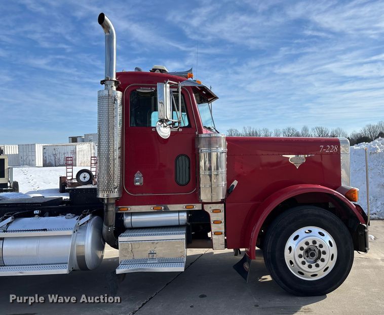 image for item FG0059 1997 Peterbilt 379 semi truck