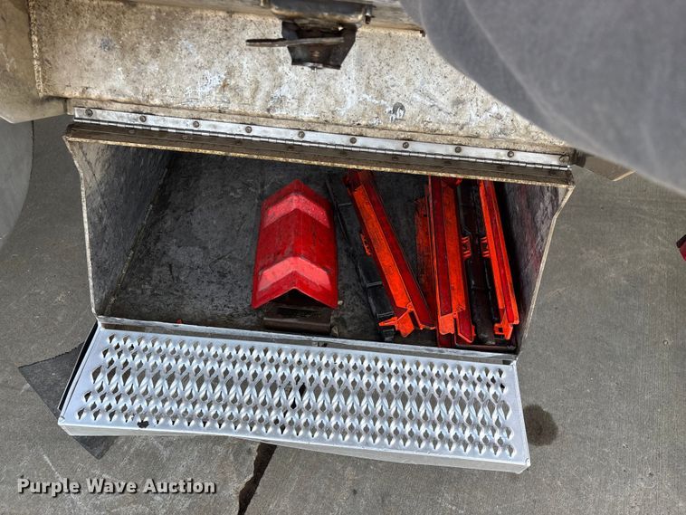 image for item FG0059 1997 Peterbilt 379 semi truck