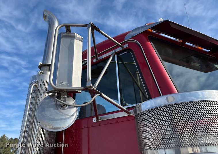 image for item FG0059 1997 Peterbilt 379 semi truck