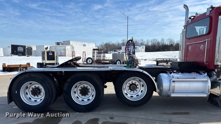 image for item FG0059 1997 Peterbilt 379 semi truck