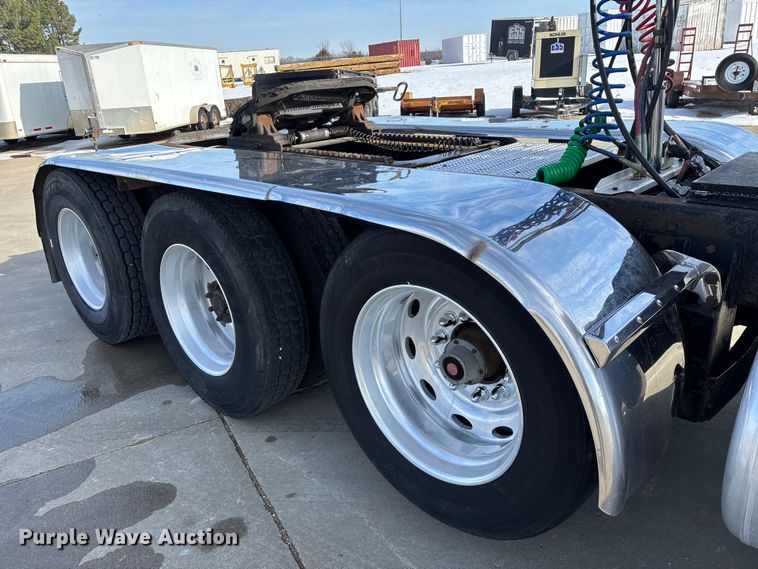 image for item FG0059 1997 Peterbilt 379 semi truck