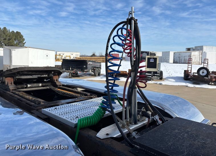 image for item FG0059 1997 Peterbilt 379 semi truck