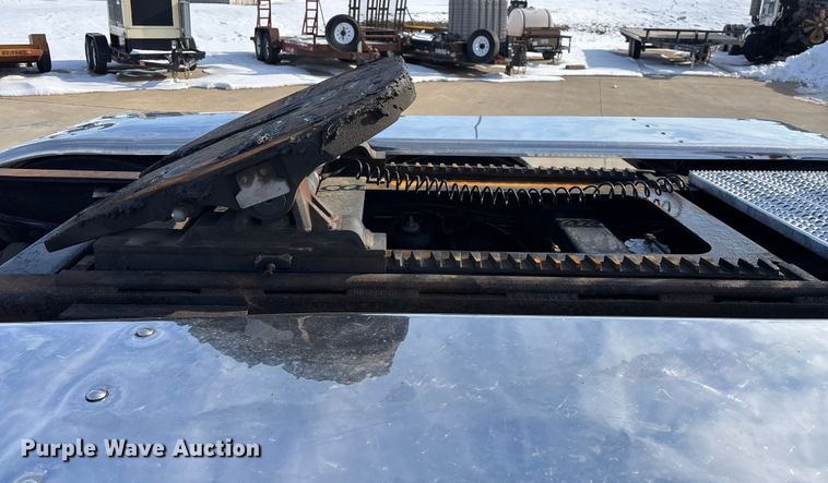 image for item FG0059 1997 Peterbilt 379 semi truck