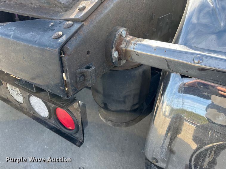 image for item FG0059 1997 Peterbilt 379 semi truck