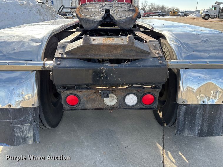 image for item FG0059 1997 Peterbilt 379 semi truck