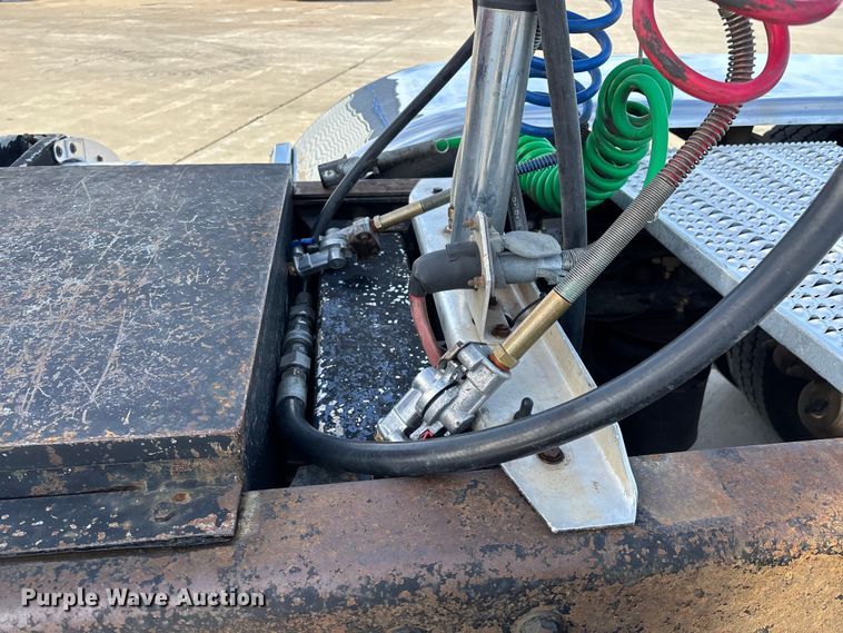 image for item FG0059 1997 Peterbilt 379 semi truck