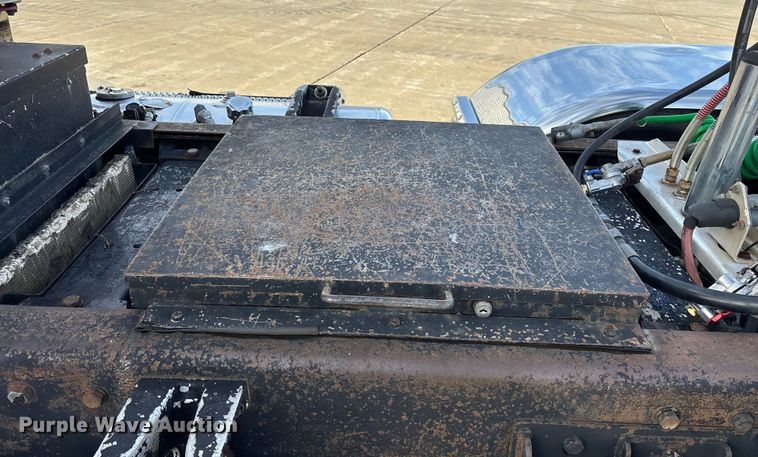 image for item FG0059 1997 Peterbilt 379 semi truck