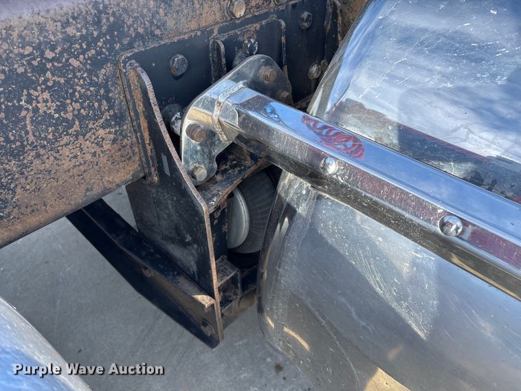 image for item FG0059 1997 Peterbilt 379 semi truck