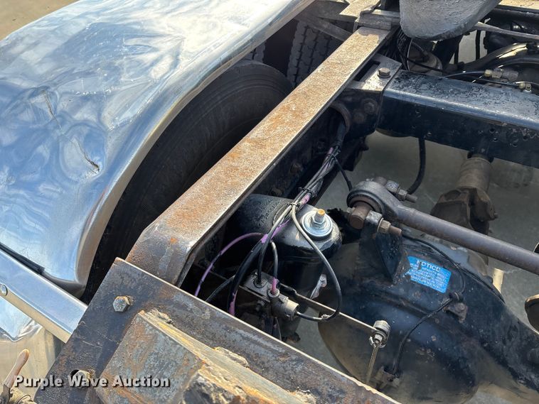 image for item FG0059 1997 Peterbilt 379 semi truck