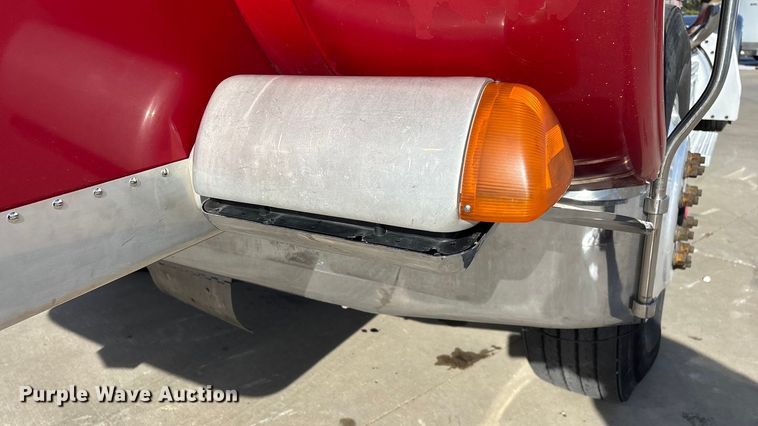 image for item FG0059 1997 Peterbilt 379 semi truck