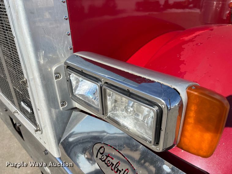 image for item FG0059 1997 Peterbilt 379 semi truck