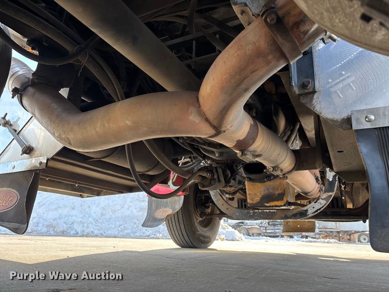 image for item FG0059 1997 Peterbilt 379 semi truck