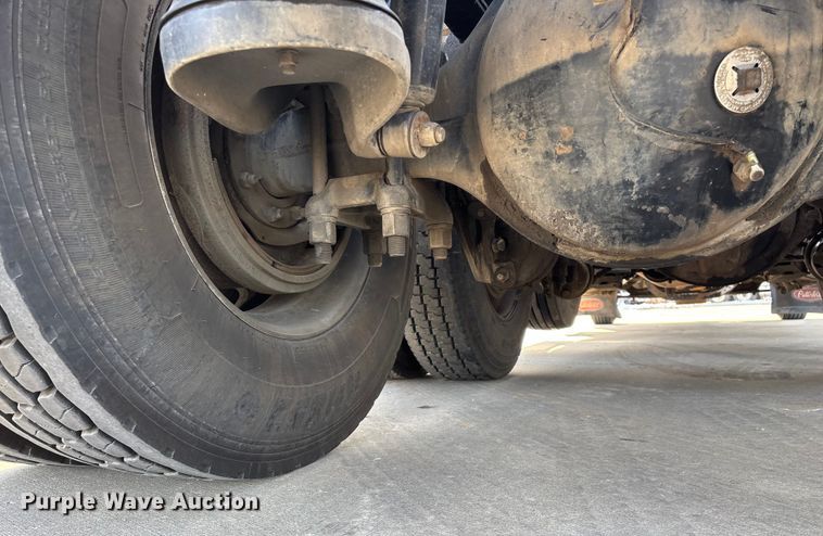 image for item FG0059 1997 Peterbilt 379 semi truck