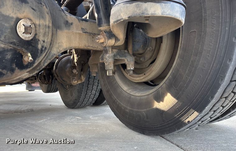 image for item FG0059 1997 Peterbilt 379 semi truck