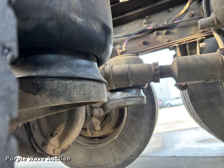 image for item FG0059 1997 Peterbilt 379 semi truck