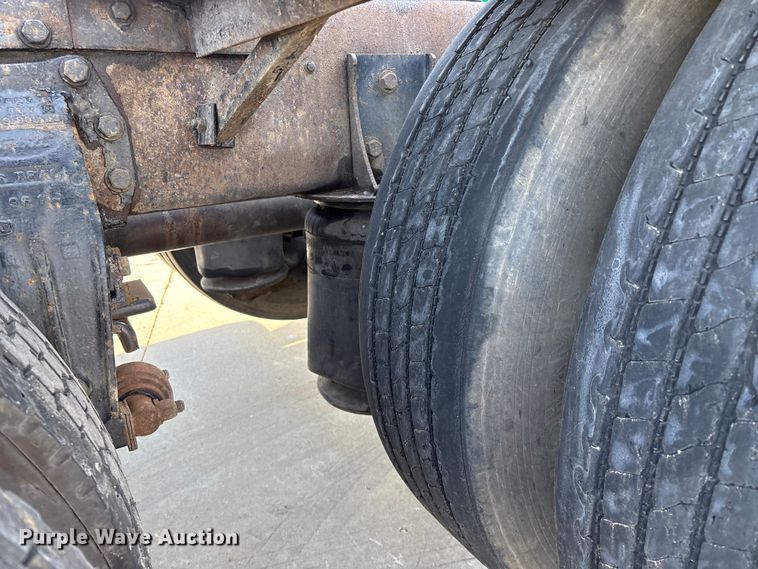 image for item FG0059 1997 Peterbilt 379 semi truck