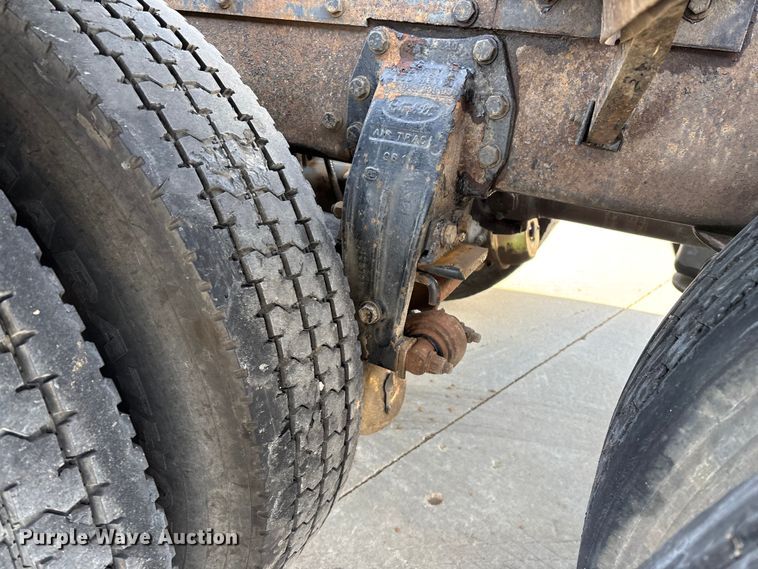 image for item FG0059 1997 Peterbilt 379 semi truck