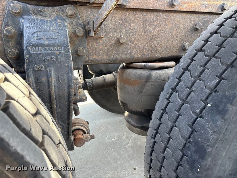 image for item FG0059 1997 Peterbilt 379 semi truck