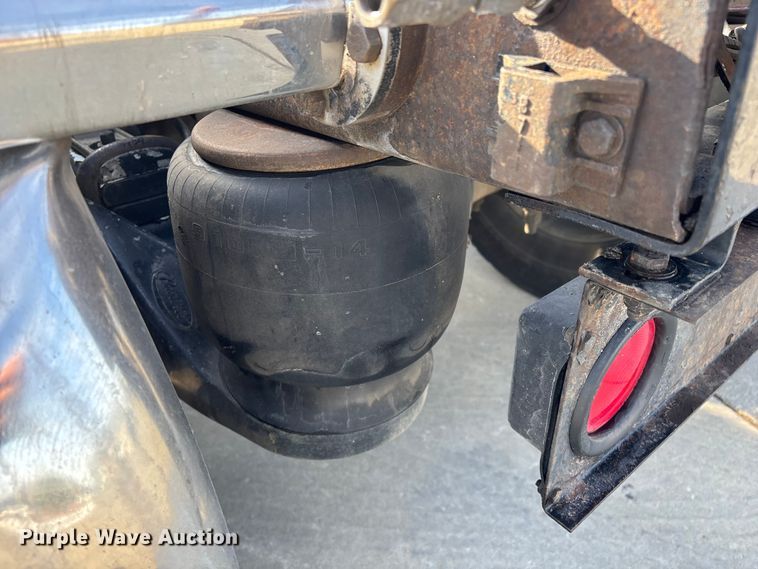 image for item FG0059 1997 Peterbilt 379 semi truck