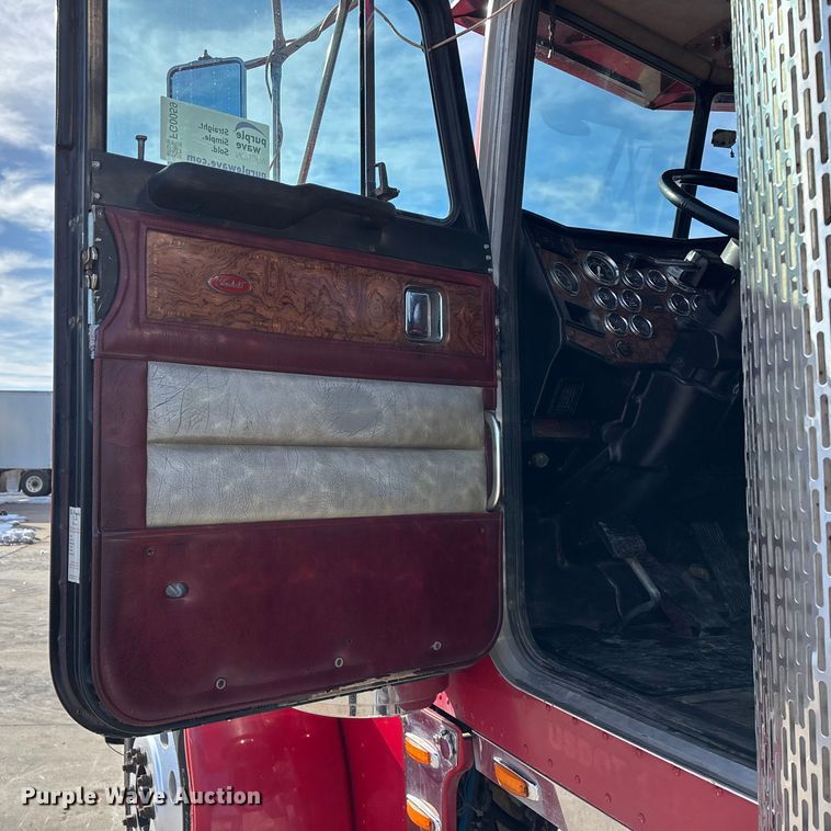 image for item FG0059 1997 Peterbilt 379 semi truck