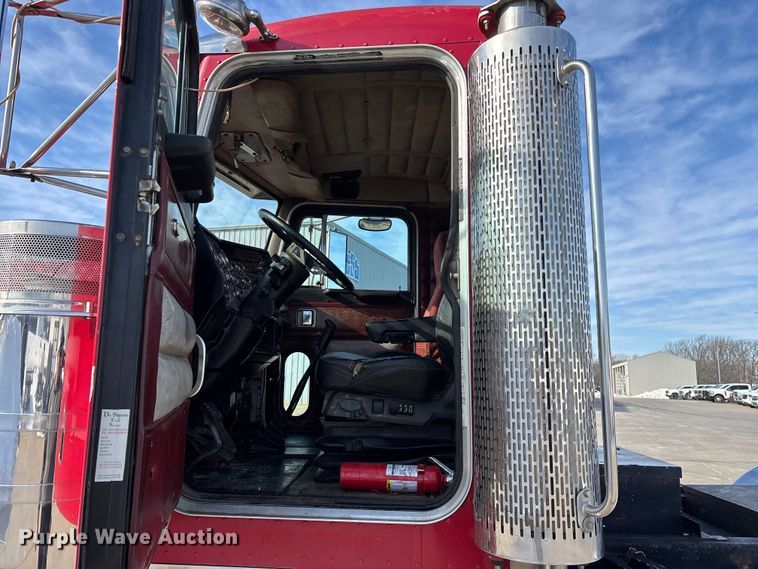 image for item FG0059 1997 Peterbilt 379 semi truck